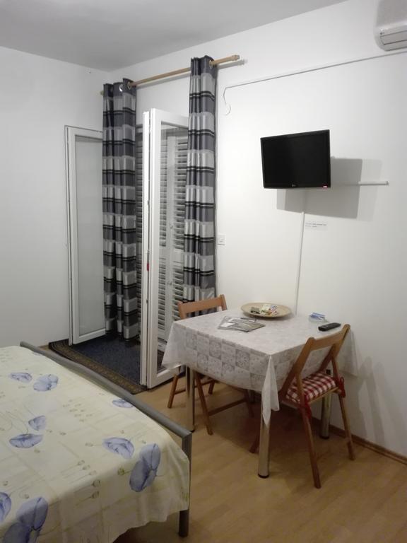 Studio Apartments Ivica Primosten Exterior photo